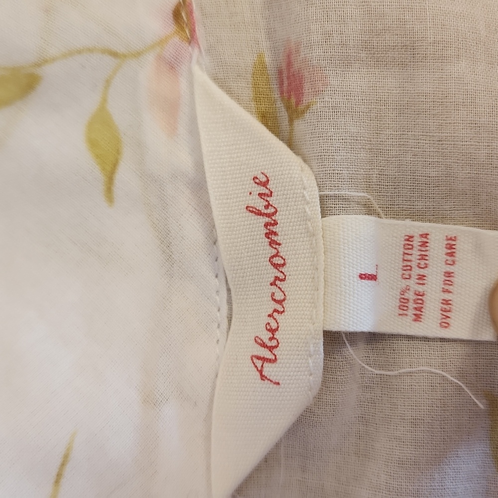 ABERCROMBIE Short Sleeved Floral Patterned Button up Blouse, size L - Picture 4 of 7